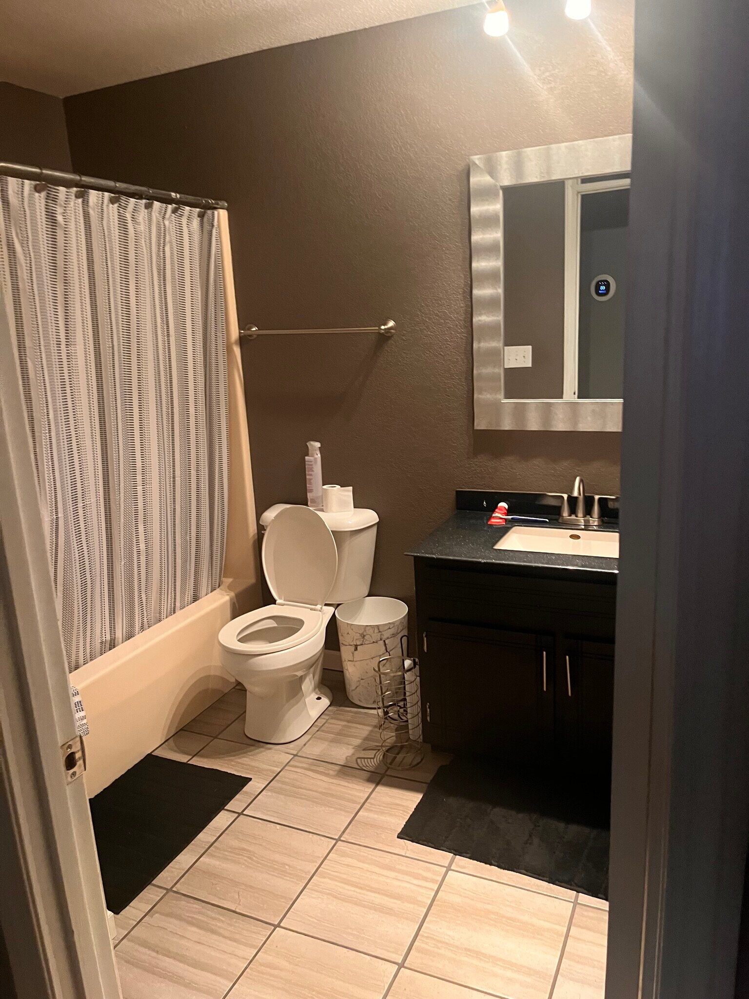 Building Photo - 2829 E Wood St