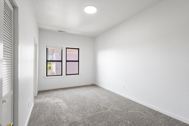 Building Photo - 1336 1/2 Park Ave