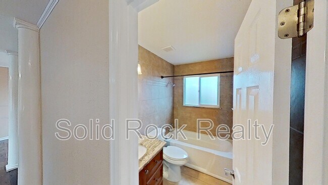 Building Photo - 2615 Tomah Pl