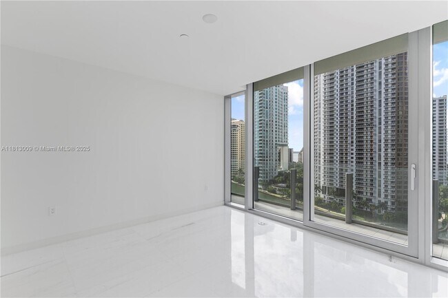 Building Photo - 300 Biscayne Blvd Way