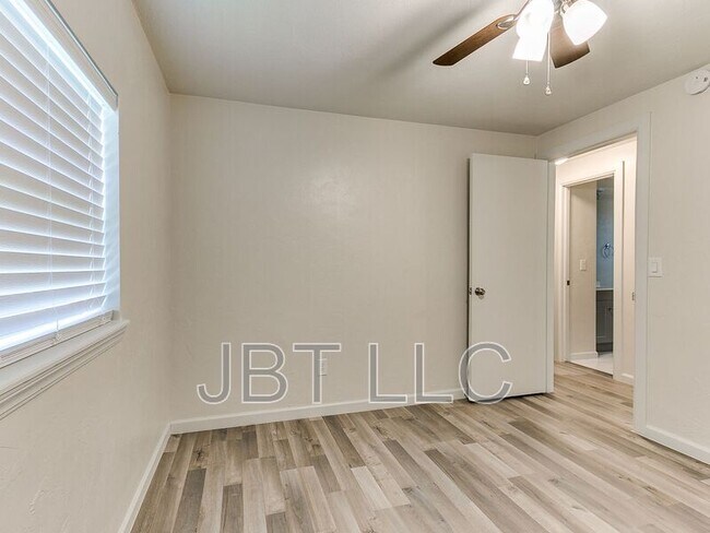 Building Photo - 4416 Meadowoak Dr