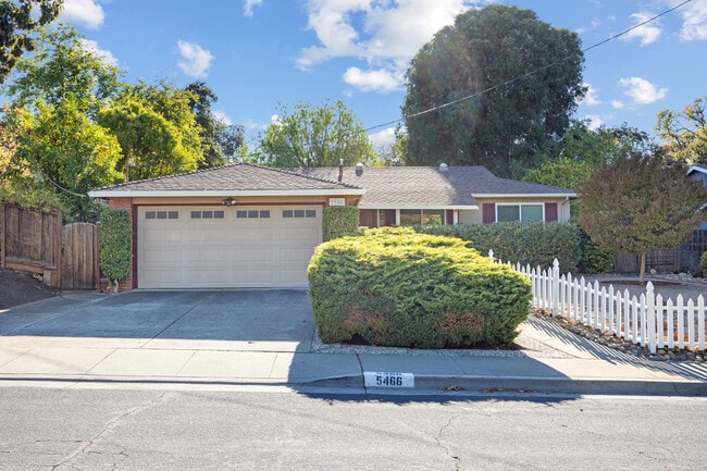 Building Photo - 5466 Florida Dr