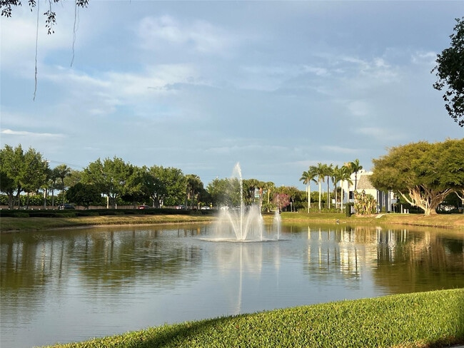 Building Photo - 690 Saxony Way