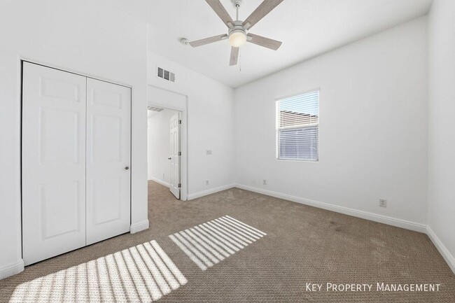 Building Photo - 956 Via Canale Dr