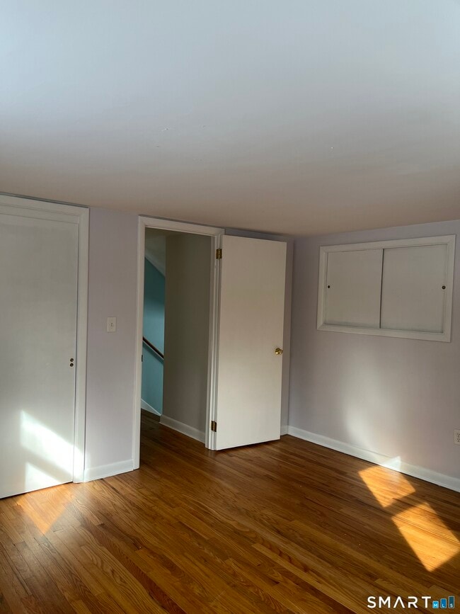 Building Photo - 73 Soundview Rd