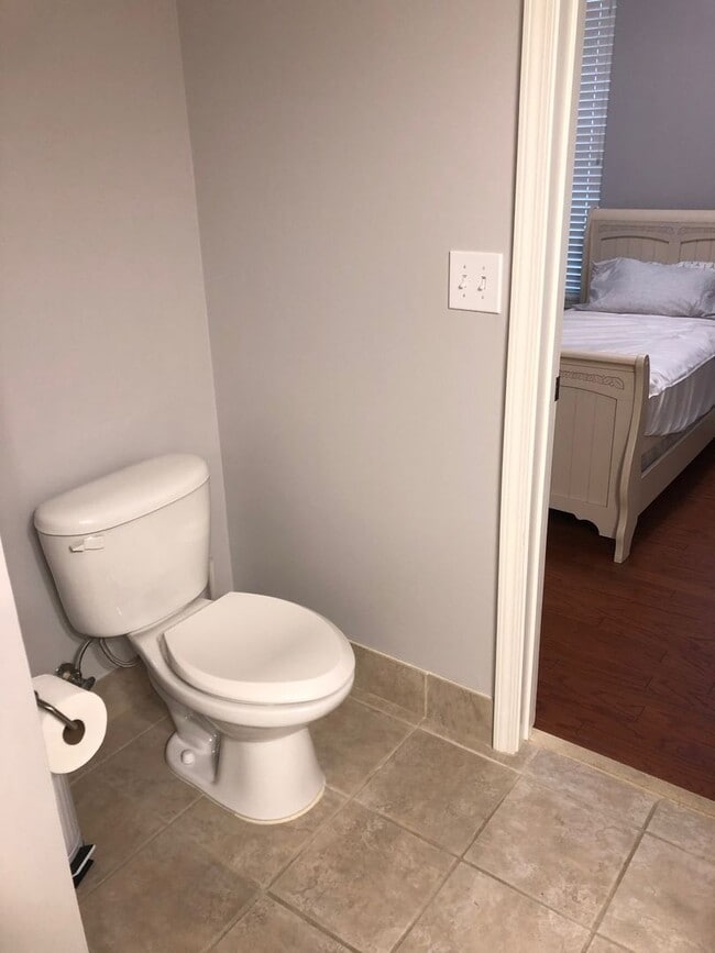 Building Photo - Luxury 2 Bedroom 2 Bath Near USC