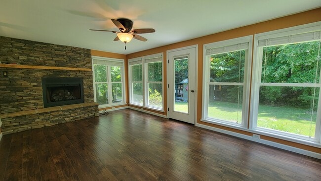 Building Photo - 425 Panther Gap Rd