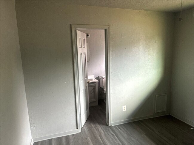 Building Photo - 5409 Suez St
