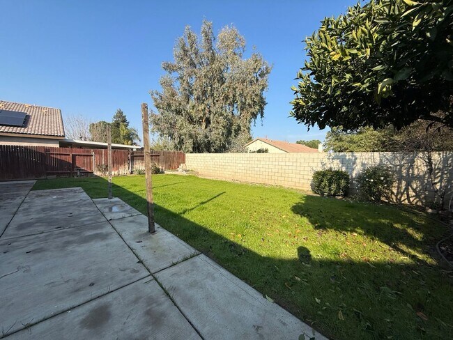 Building Photo - Charming 3-Bedroom Home in Southwest Bakersfield