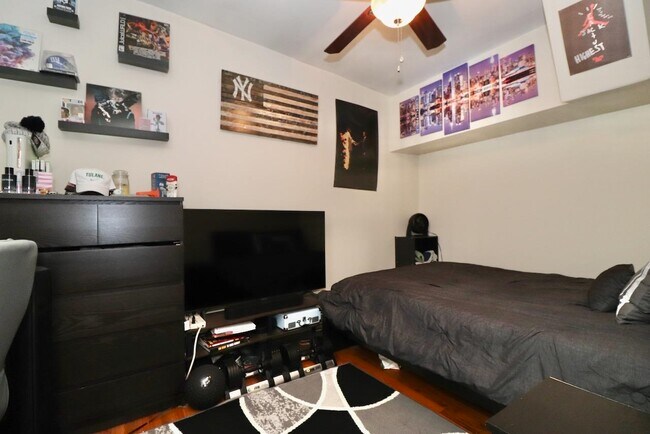 Building Photo - 311 5th St