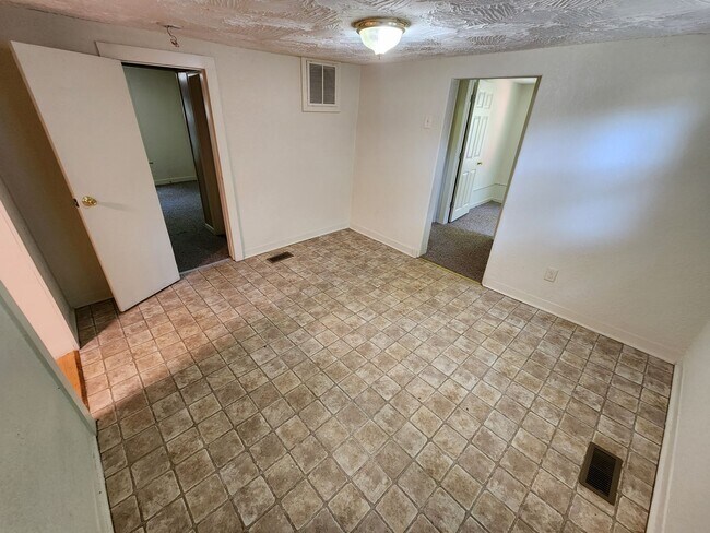 Building Photo - 2526 W Madison St