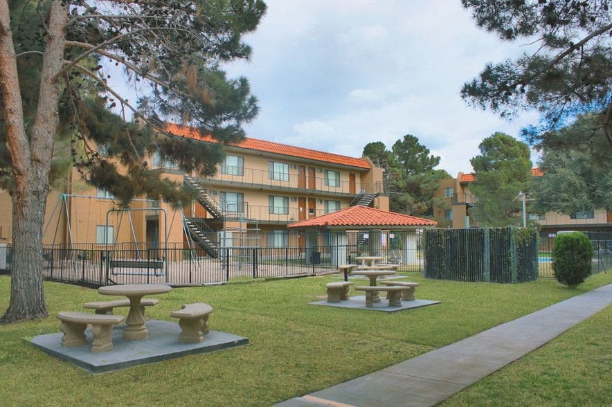 Album Park Apartments 2655 N Yarbrough Dr El Paso TX 79925