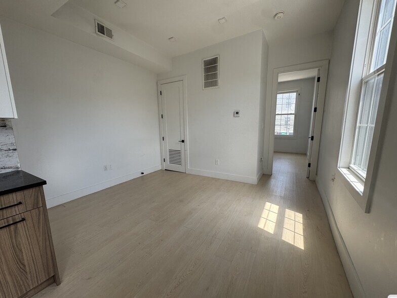 283 Webster 2L - 285 Webster Ave