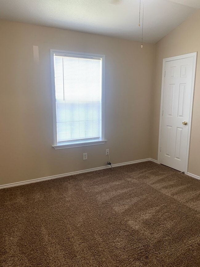 Building Photo - 1815 Pontotoc