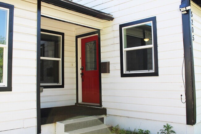 Building Photo - Charming 3-Bedroom, 2-Bath home – Perfect Fort Worth Living!