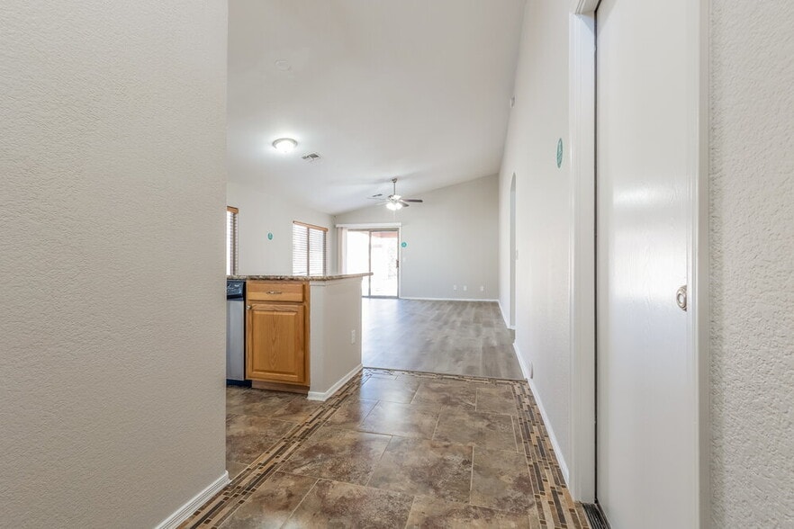 Building Photo - 3834 E Longhorn Dr