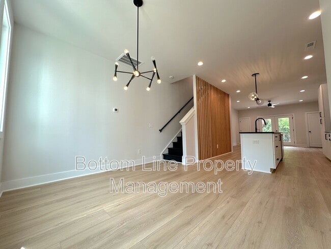 Building Photo - 1360 Briar Creek Rd