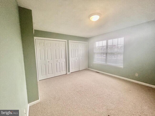 Building Photo - 127 Copperfield Ln