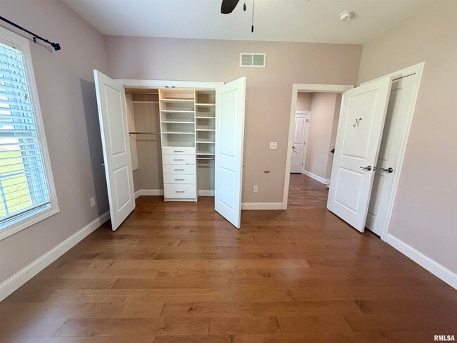 Building Photo - 1805 Blue Stone Dr
