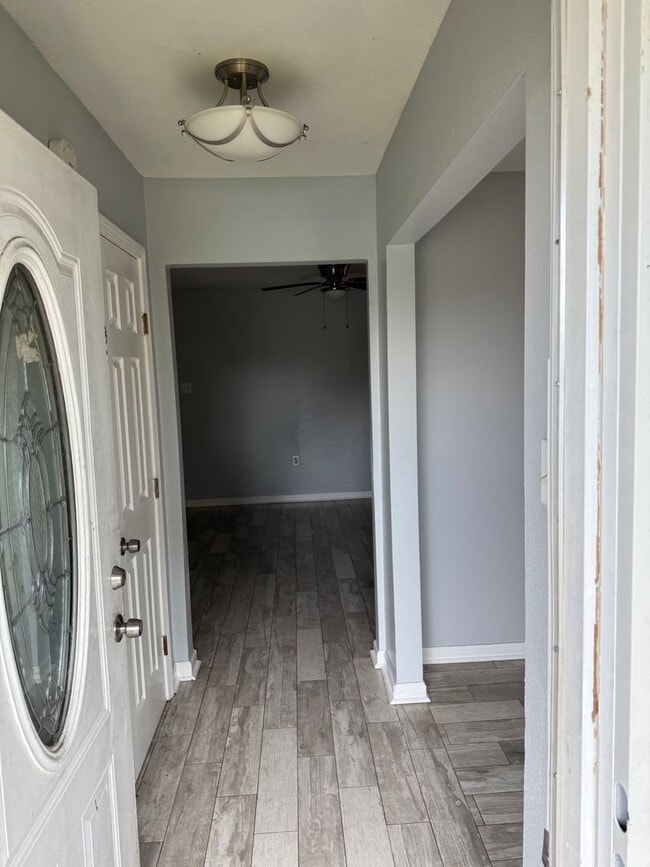 Building Photo - 3 Bedroom Single Family Home