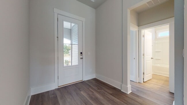 Building Photo - 3 Bedroom Home in WATERSIDE!