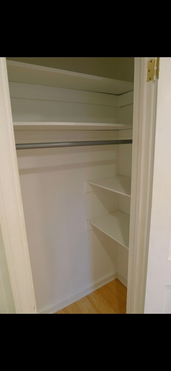 Building Photo - 278 Valley View Road