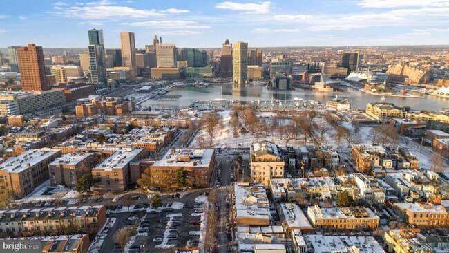 Building Photo - 1015 Riverside Ave