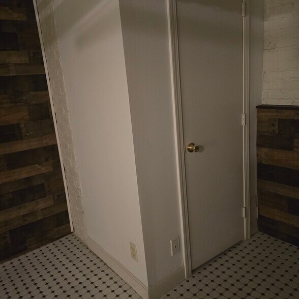 Building Photo - 6008 8th Ave