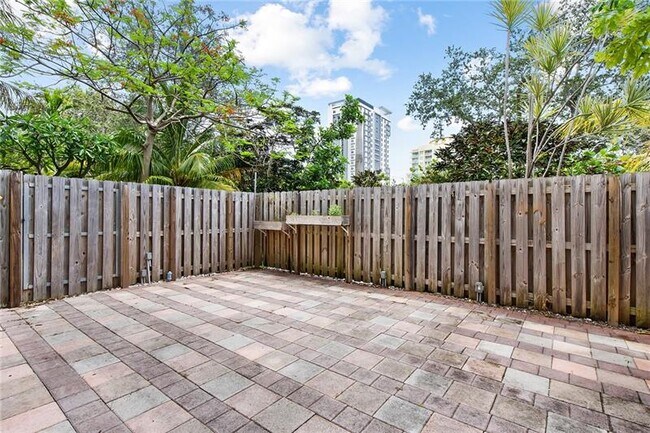Building Photo - 200 City View Dr