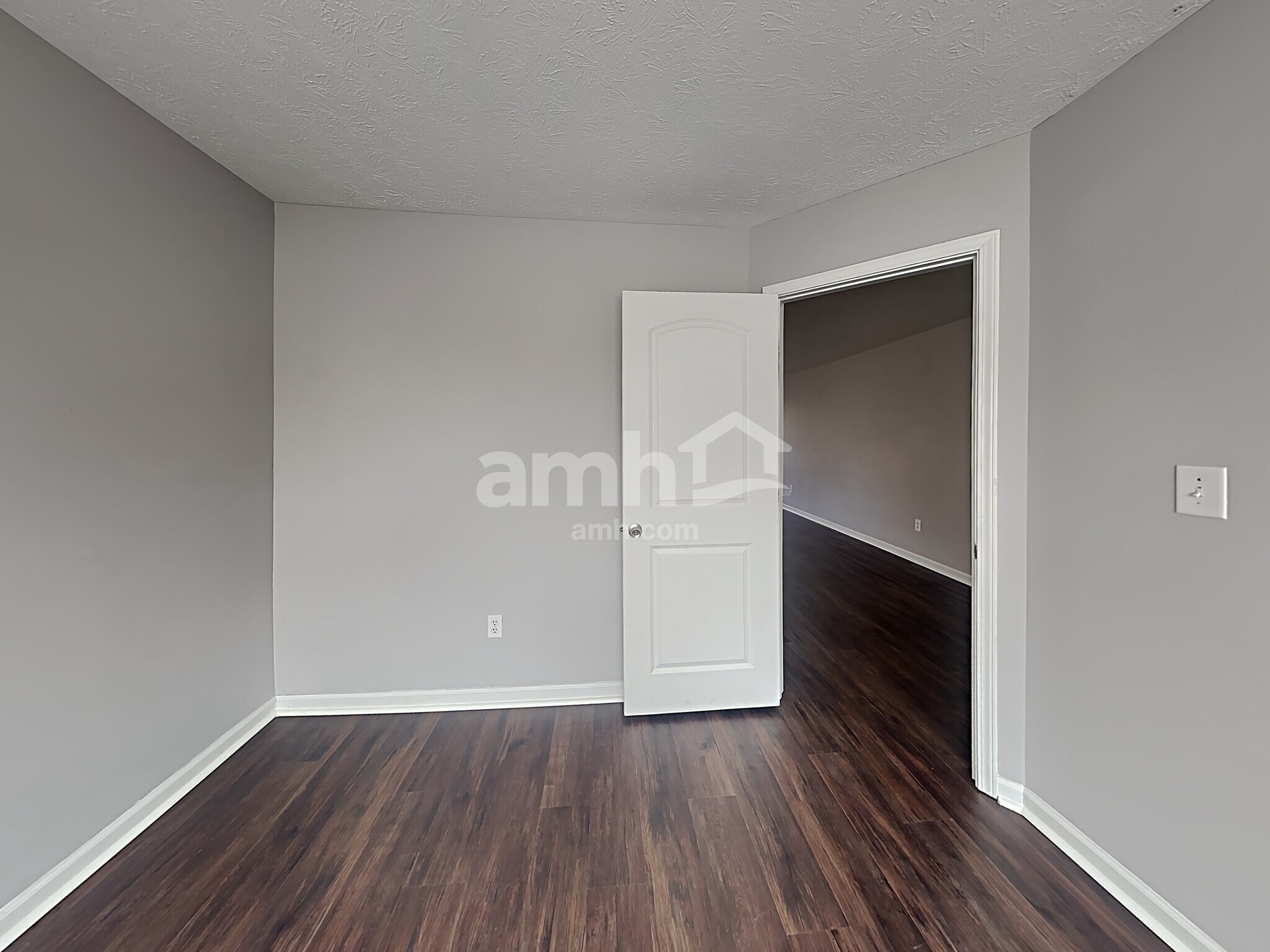 Building Photo - 7216 Burlat Ln