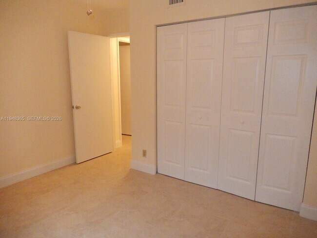 Building Photo - 3017 N Oakland Forest Dr