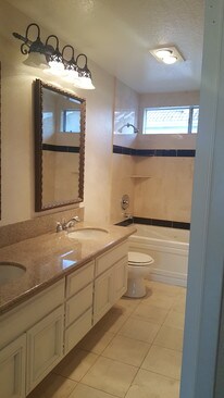 2nd (full) Bathroom upstairs - 24872 Via Sonoma