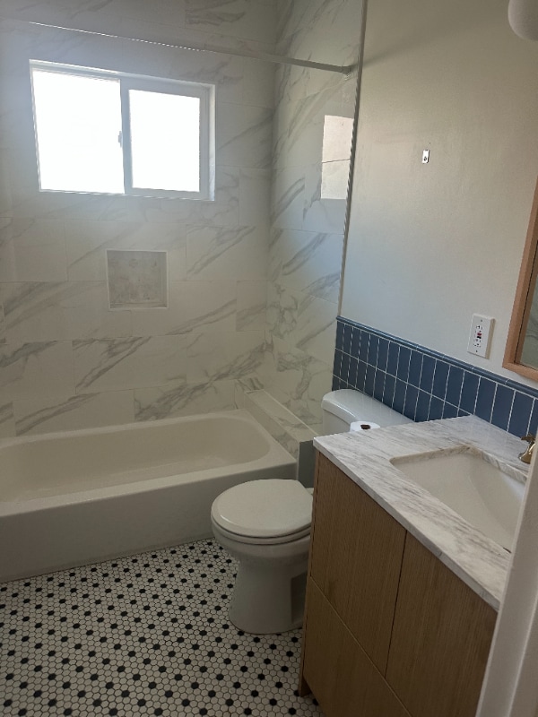 Building Photo - 3804 S Hobart Blvd