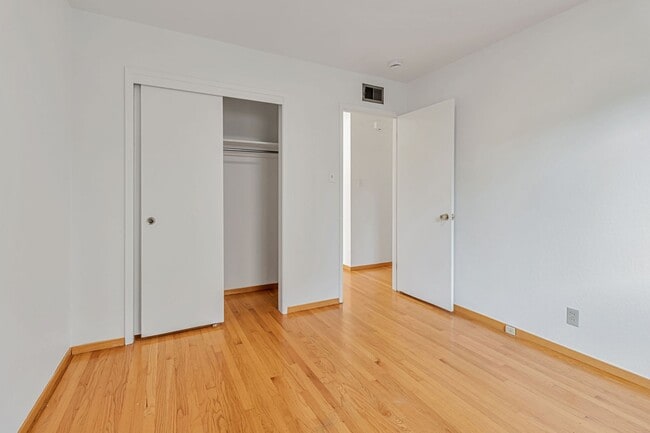 Building Photo - Charming 4-Bedroom 2-Bathroom Home in Sant...