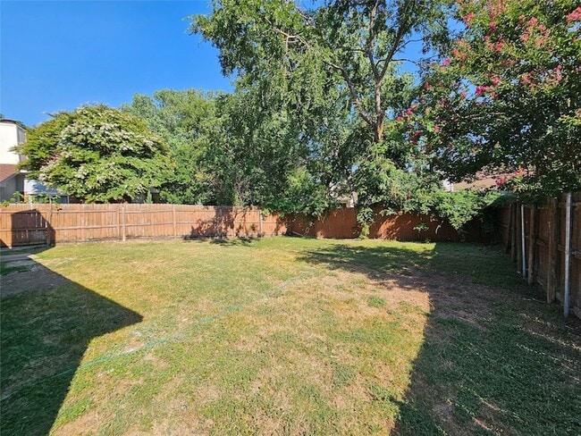 Building Photo - 2705 Francisco Dr