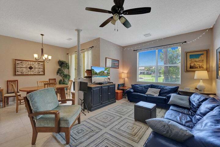 Building Photo - 254 River Bluff Ln