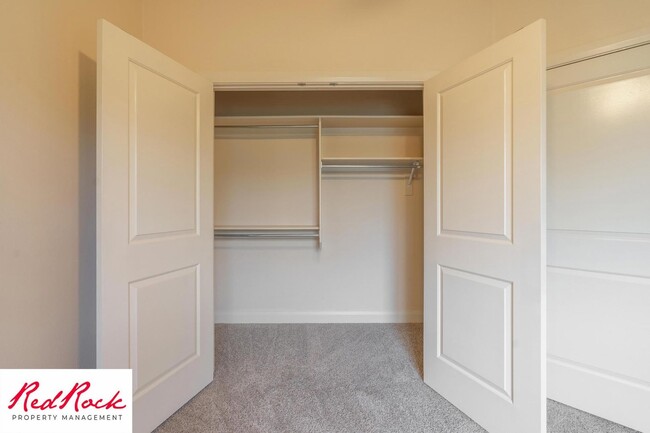 Building Photo - Pet Friendly 2 Bedroom 2 Bathroom Condo.