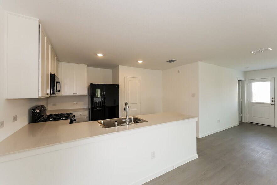 Building Photo - 100 Wild Rose Dr