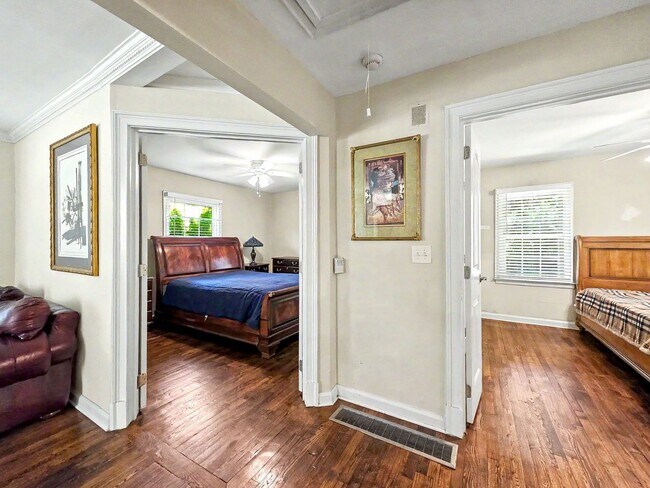 Building Photo - 1804 Sumter St NW