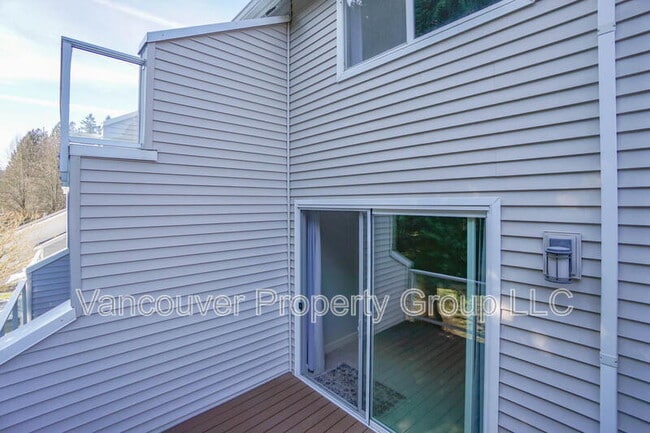 Building Photo - 8717 NE 17th St