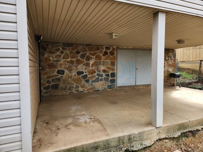 Building Photo - Ready For Showings! Great Find In North Little Rock