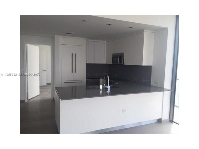 Building Photo - 68 SE 6th St