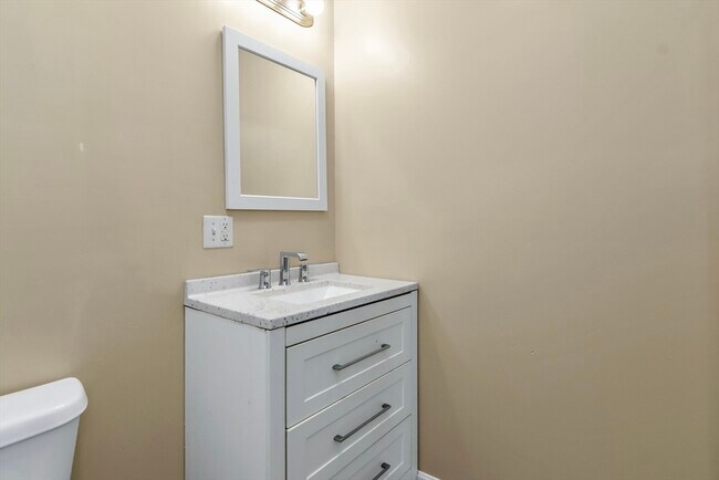 Building Photo - 202 Broadway