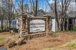 Building Photo - 708 Madison Ln S E