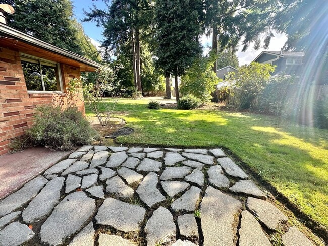 Building Photo - North Mercer Island Home .  First Hill