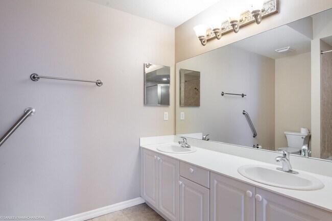 Building Photo - WALKING DISTANCE TO SUNSEEKER RESORT AND P...