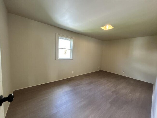 Building Photo - 1317 Plum St