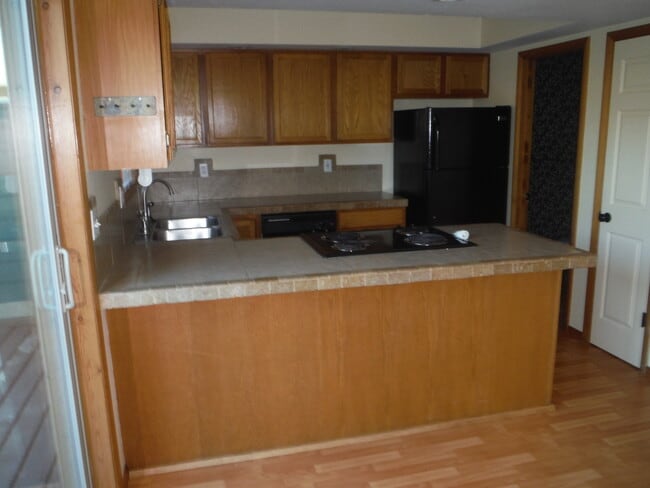 Building Photo - Cute 3 Bedroom Condo w/ Bonus Room - Walki...
