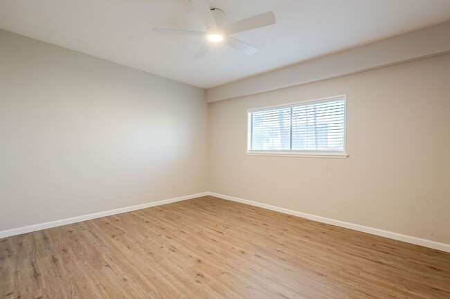 Building Photo - UTILITIES INCLUDED! Fresh & Updated 3bd 2b...