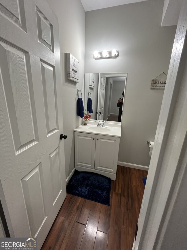 Building Photo - 500 Tulip Ln